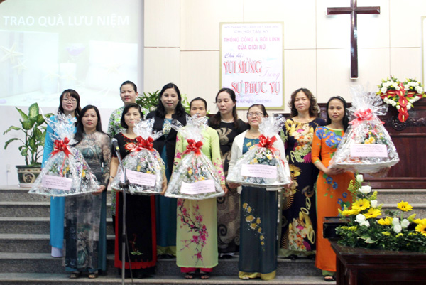 Quang Nam province: Spiritual refreshment and fellowship conference held for Protestant women